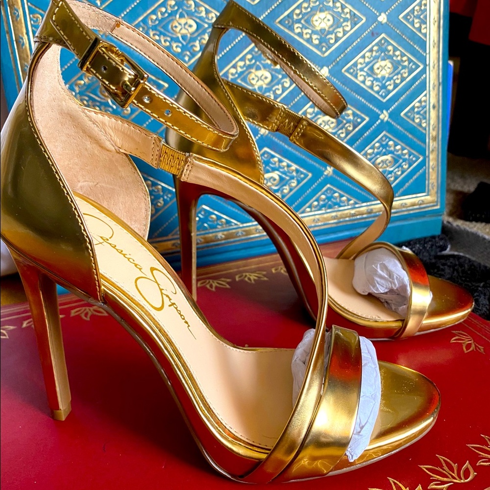 Jessica Simpson size 6